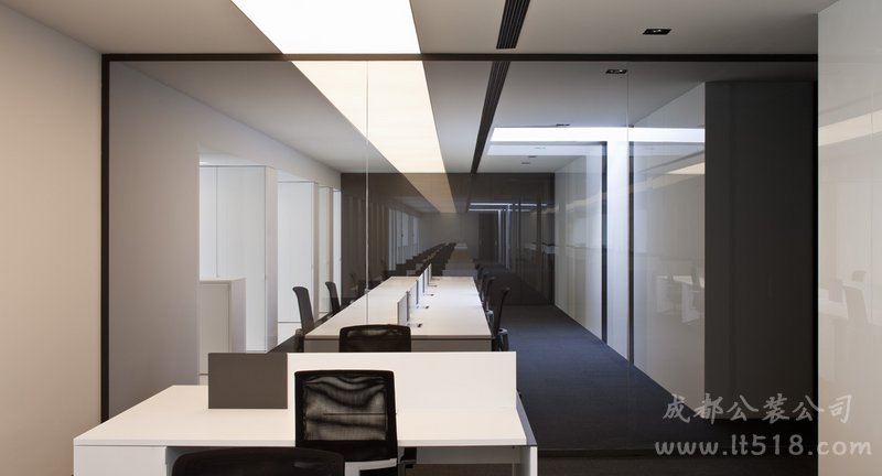 成都现代办公室装修风格哪家工装装修公司好？
