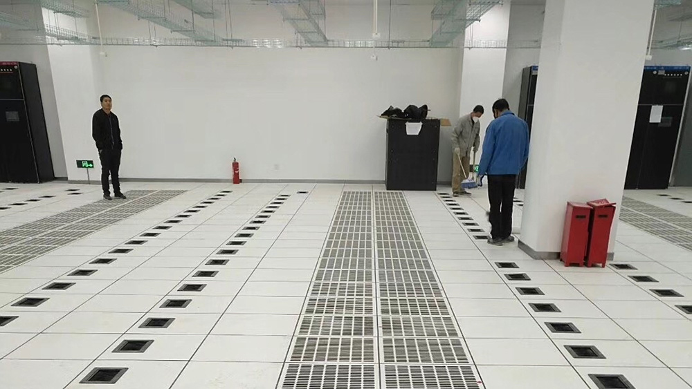 工业厂房通风地板安装效果